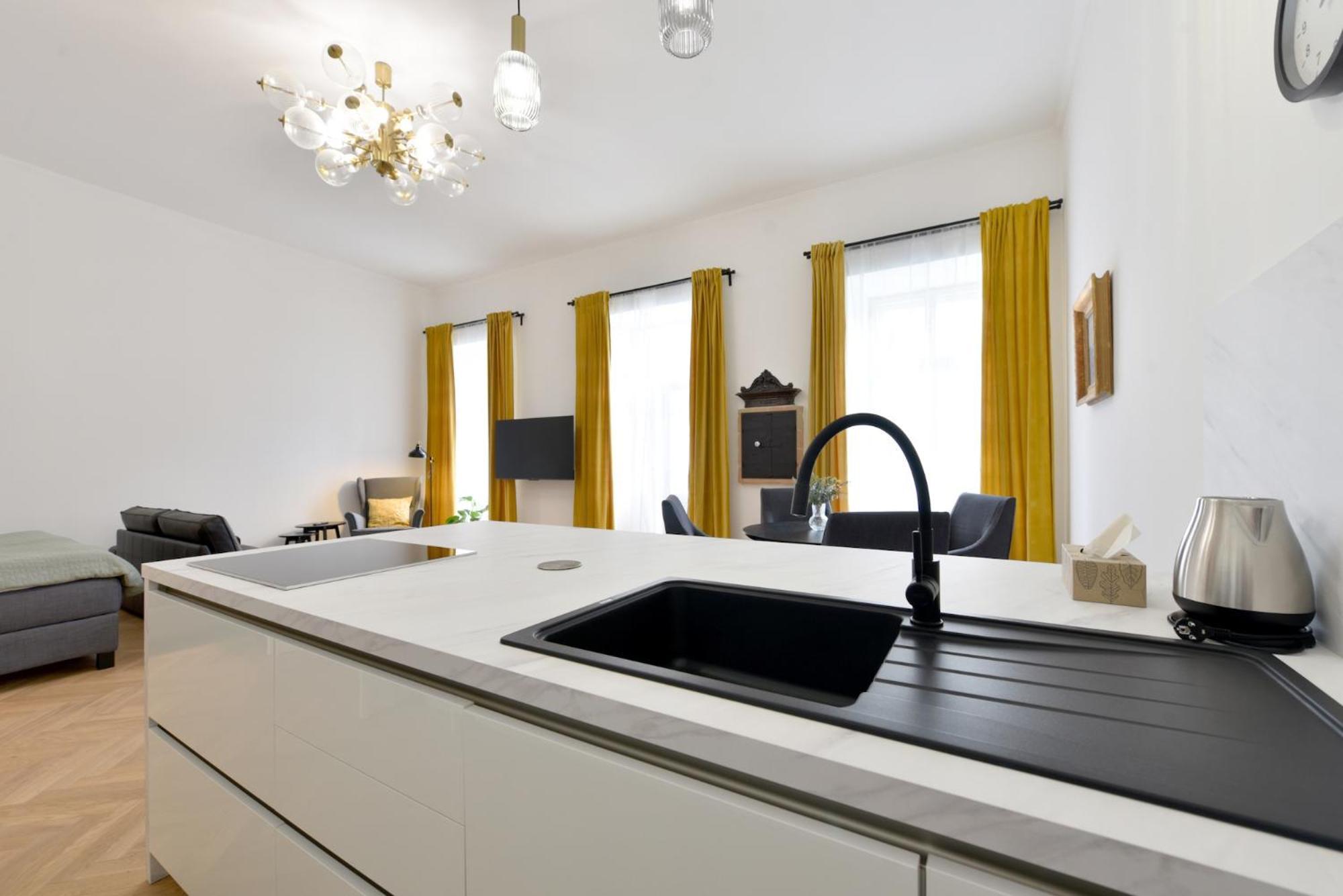 Apartman S Balkonom Тренчин Экстерьер фото