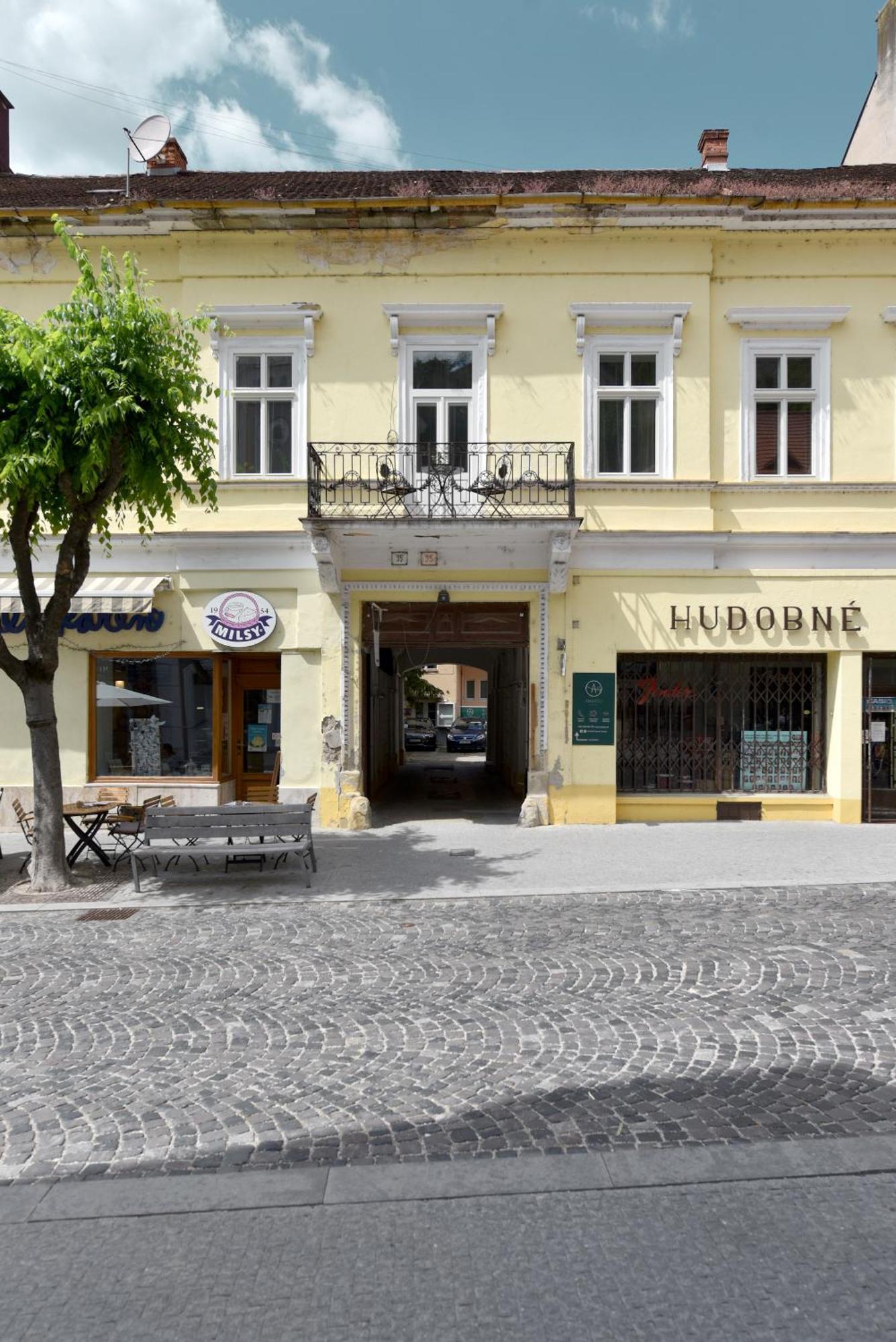 Apartman S Balkonom Тренчин Экстерьер фото